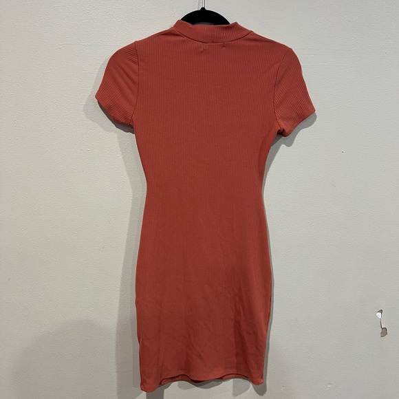 Heart & Hips Dress - Picture 2 of 3